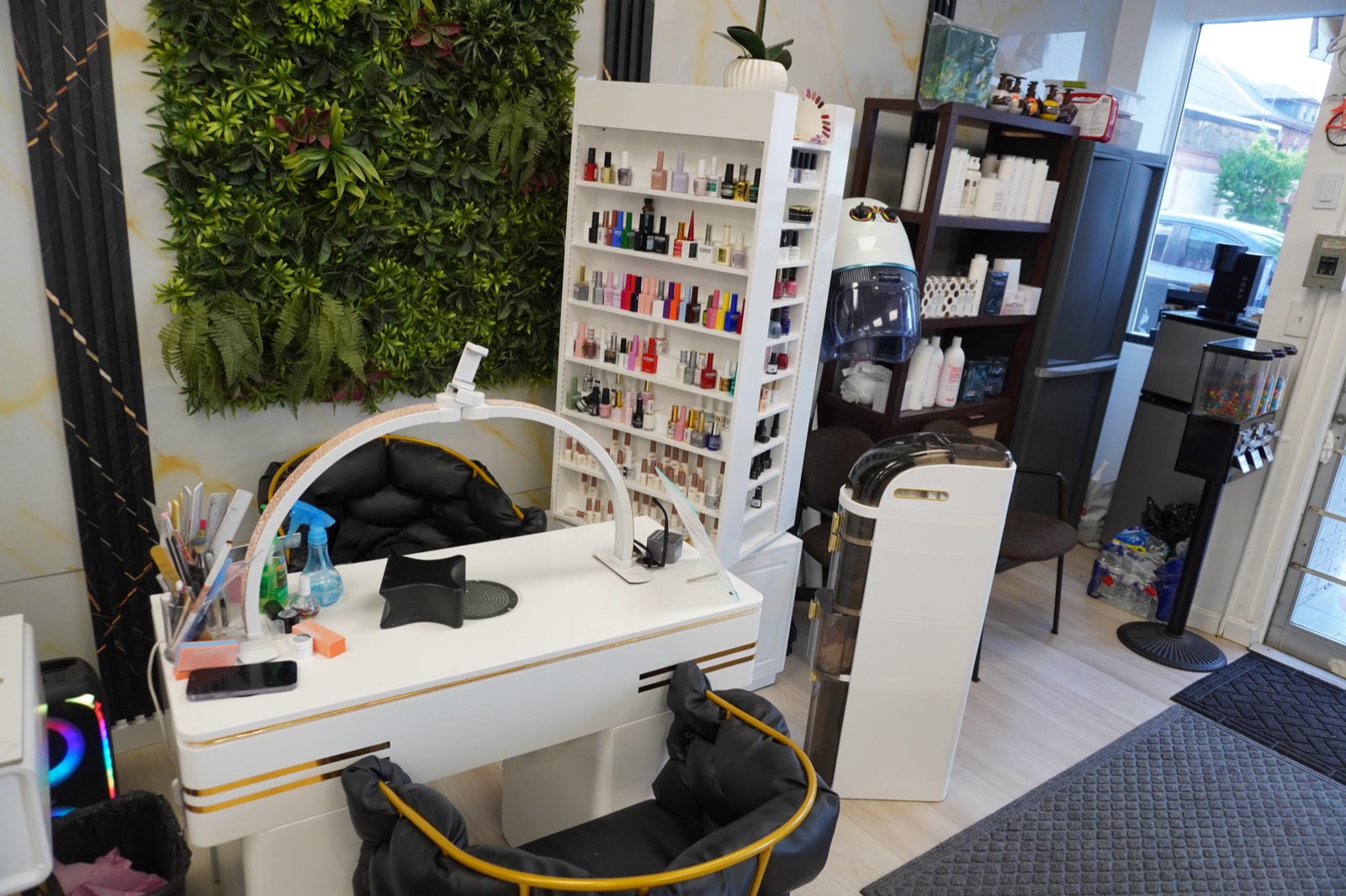 Nail station detail